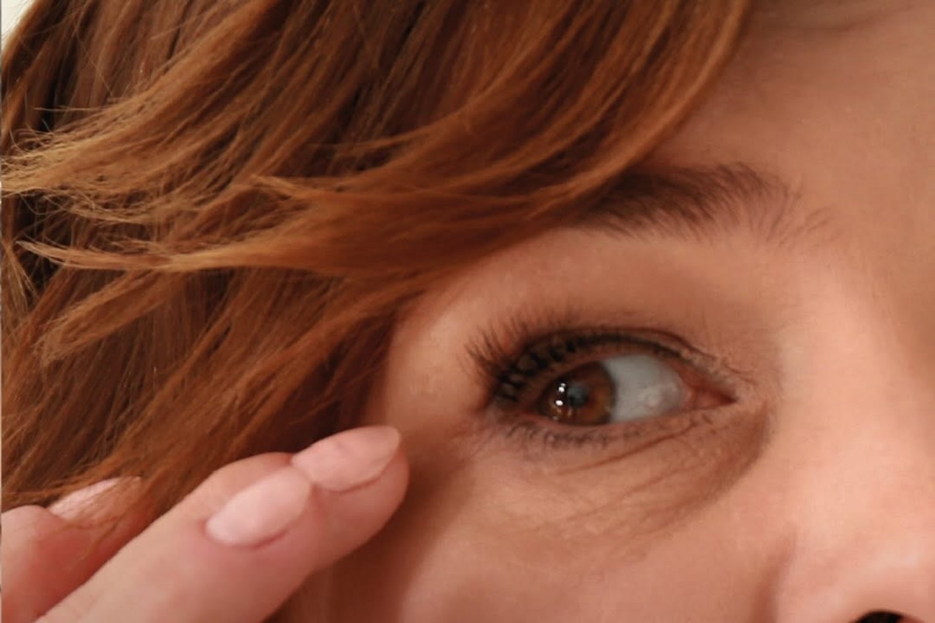 a-blefaroplastia-deixa-os-olhos-diferentes