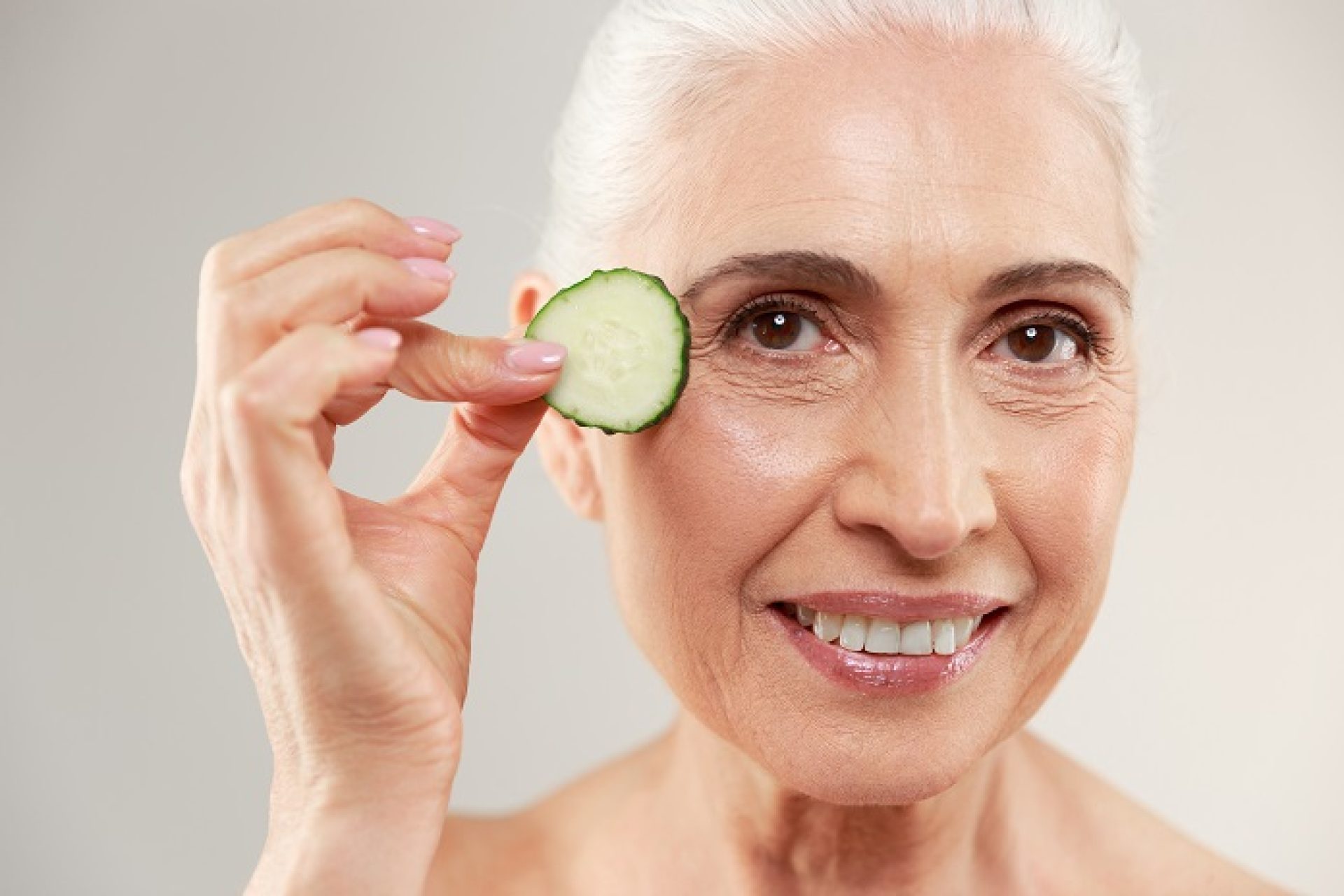 fazer-uma-blefaroplastia-caseira - Foto: Freepik